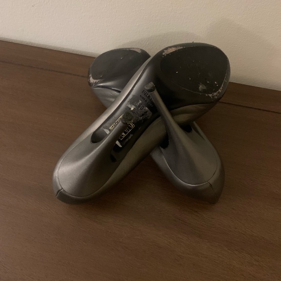 Prada Pewter Leather Pumps SZ 40 - Picture 3 of 3